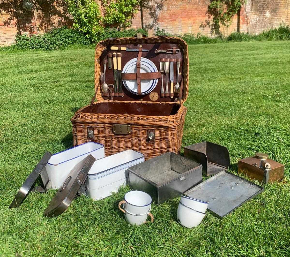 Lot Circa 1900s Bucharest Travelling Hamper