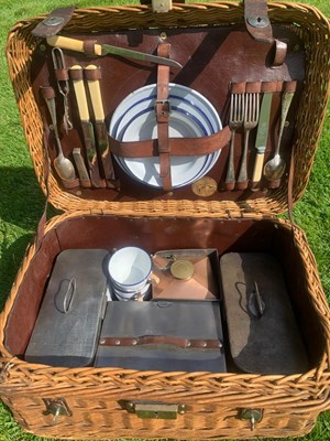 Lot Circa 1900s Bucharest Travelling Hamper