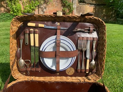 Lot Circa 1900s Bucharest Travelling Hamper