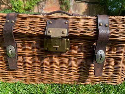 Lot Circa 1900s Bucharest Travelling Hamper