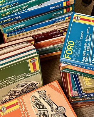 Lot 3 - A Selection of Haynes Repair Manuals