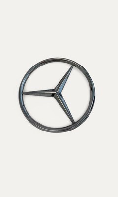 Lot 67 - Mercedes Radiator badge