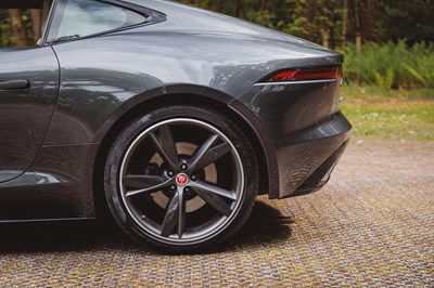 Lot 2018 Jaguar F-Type R-Dynamic Coupé (3.0-litre)