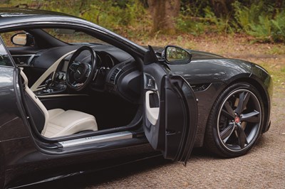 Lot 2018 Jaguar F-Type R-Dynamic Coupé (3.0-litre)