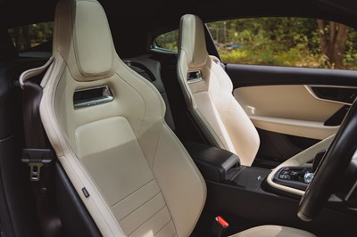 Lot 2018 Jaguar F-Type R-Dynamic Coupé (3.0-litre)