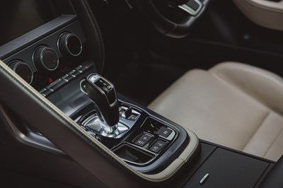 Lot 2018 Jaguar F-Type R-Dynamic Coupé (3.0-litre)