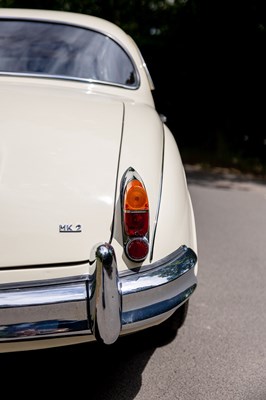 Lot 1967 Jaguar Mk. II 2.4 MOD