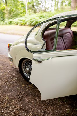 Lot 1967 Jaguar Mk. II 2.4 MOD