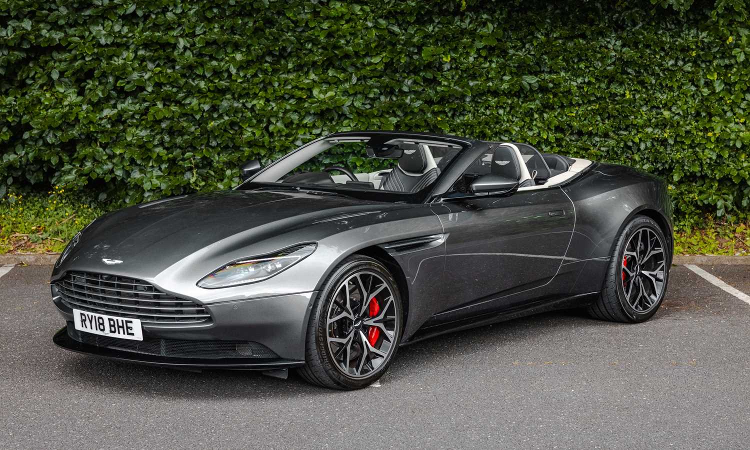 Lot 2018 Aston Martin DB11 Volante (4.0 litre)