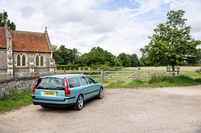 Lot 2003 Volvo V70R
