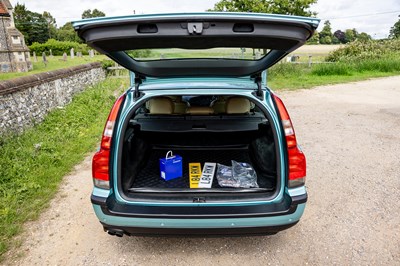 Lot 2003 Volvo V70R