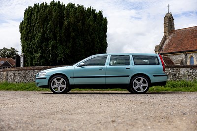 Lot 2003 Volvo V70R