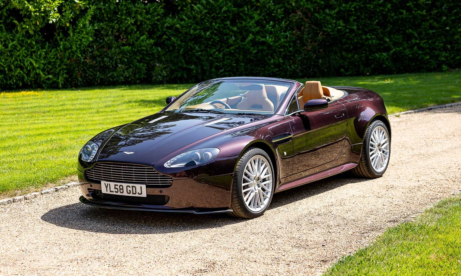 Lot 2008 Aston Martin Vantage