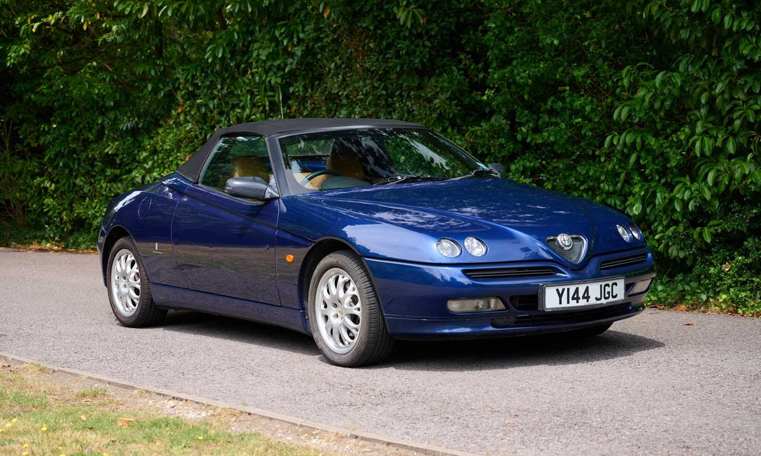 Lot 2001 Alfa Romeo Spider 2.0 T Spark Lusso