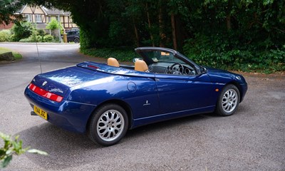 Lot 2001 Alfa Romeo Spider 2.0 T Spark Lusso