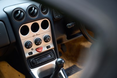 Lot 2001 Alfa Romeo Spider 2.0 T Spark Lusso