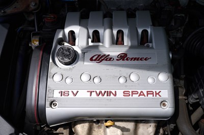 Lot 2001 Alfa Romeo Spider 2.0 T Spark Lusso