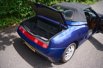 Lot 2001 Alfa Romeo Spider 2.0 T Spark Lusso
