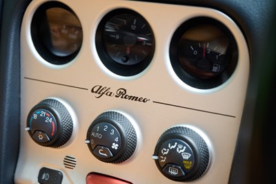 Lot 2001 Alfa Romeo Spider 2.0 T Spark Lusso