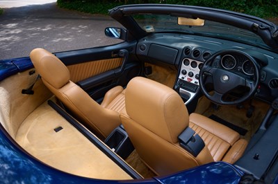 Lot 2001 Alfa Romeo Spider 2.0 T Spark Lusso