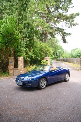Lot 2001 Alfa Romeo Spider 2.0 T Spark Lusso