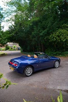 Lot 2001 Alfa Romeo Spider 2.0 T Spark Lusso
