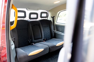Lot 192 - 2007 London Taxi TX4 Gold Auto