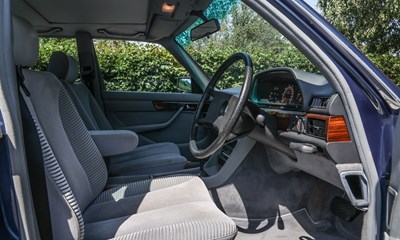 Lot 1985 Mercedes-Benz 500 SE (W126)