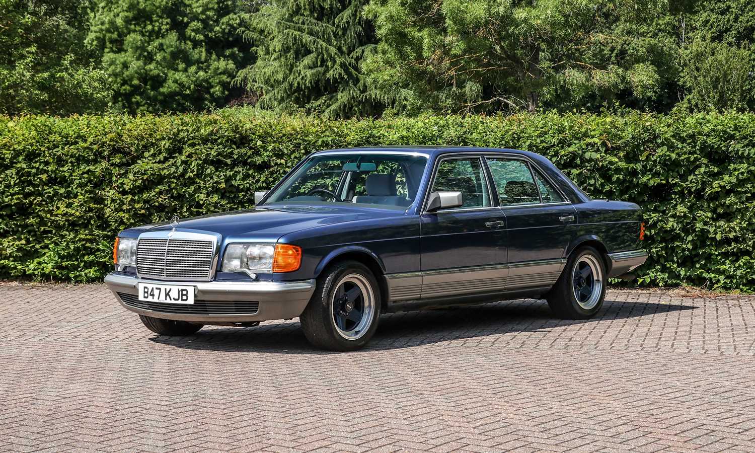 Lot 1985 Mercedes-Benz 500 SE (W126)
