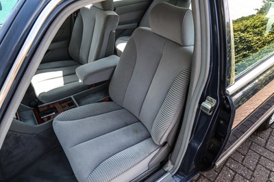 Lot 1985 Mercedes-Benz 500 SE (W126)