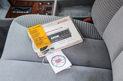 Lot 1985 Mercedes-Benz 500 SE (W126)