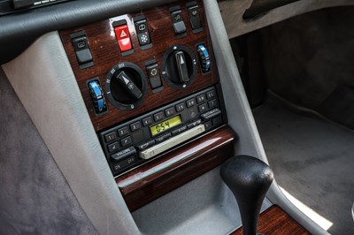 Lot 1985 Mercedes-Benz 500 SE (W126)