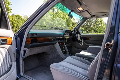 Lot 1985 Mercedes-Benz 500 SE (W126)