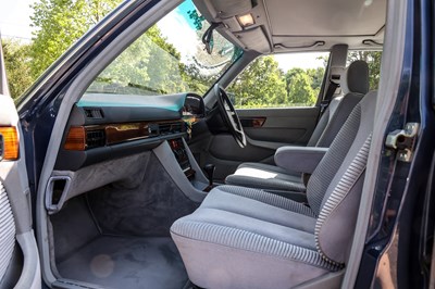 Lot 1985 Mercedes-Benz 500 SE (W126)