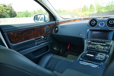 Lot 2012 Jaguar XJ Portfolio V8 Auto