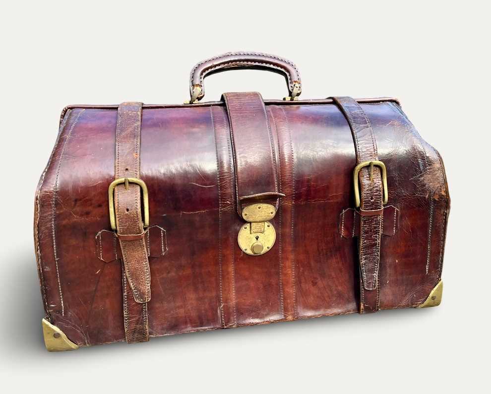 Lot 100% Leather Gladstone Bag