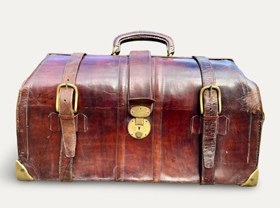 Lot 100% Leather Gladstone Bag