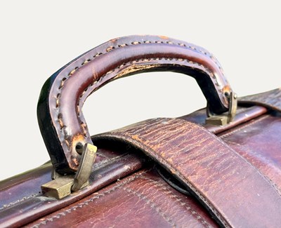 Lot 100% Leather Gladstone Bag