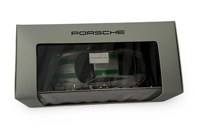 Lot 1:43 scale Porsche 911R Limited edition, 195/3000 model