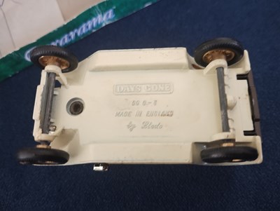 Lot 6 - Model Van