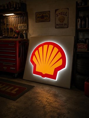 Lot Illuminated Shell Forecourt Clam