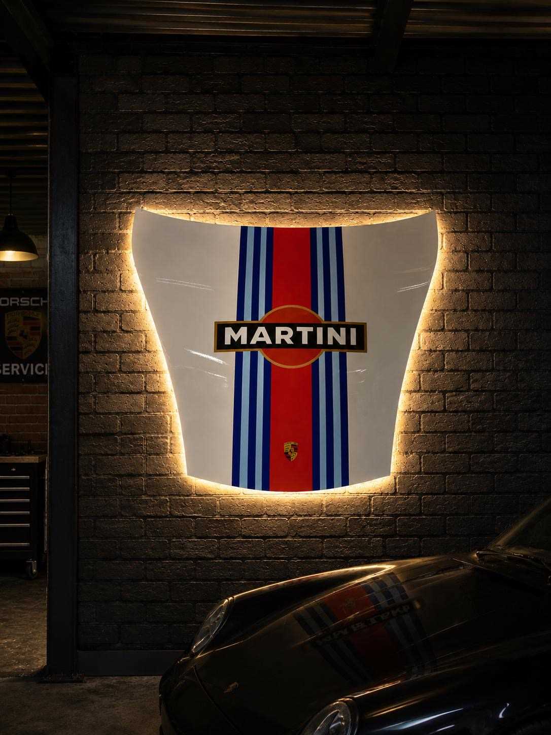 Lot 99 - Porsche bonnet in Martini livery