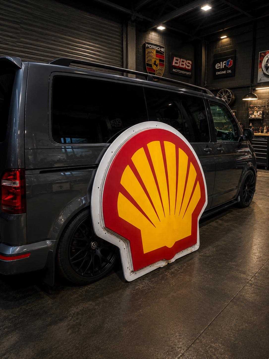 Lot Shell showroom illuminated clam sign
