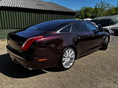 Lot 2011 Jaguar XJ 5.0 litre V8 (X351)