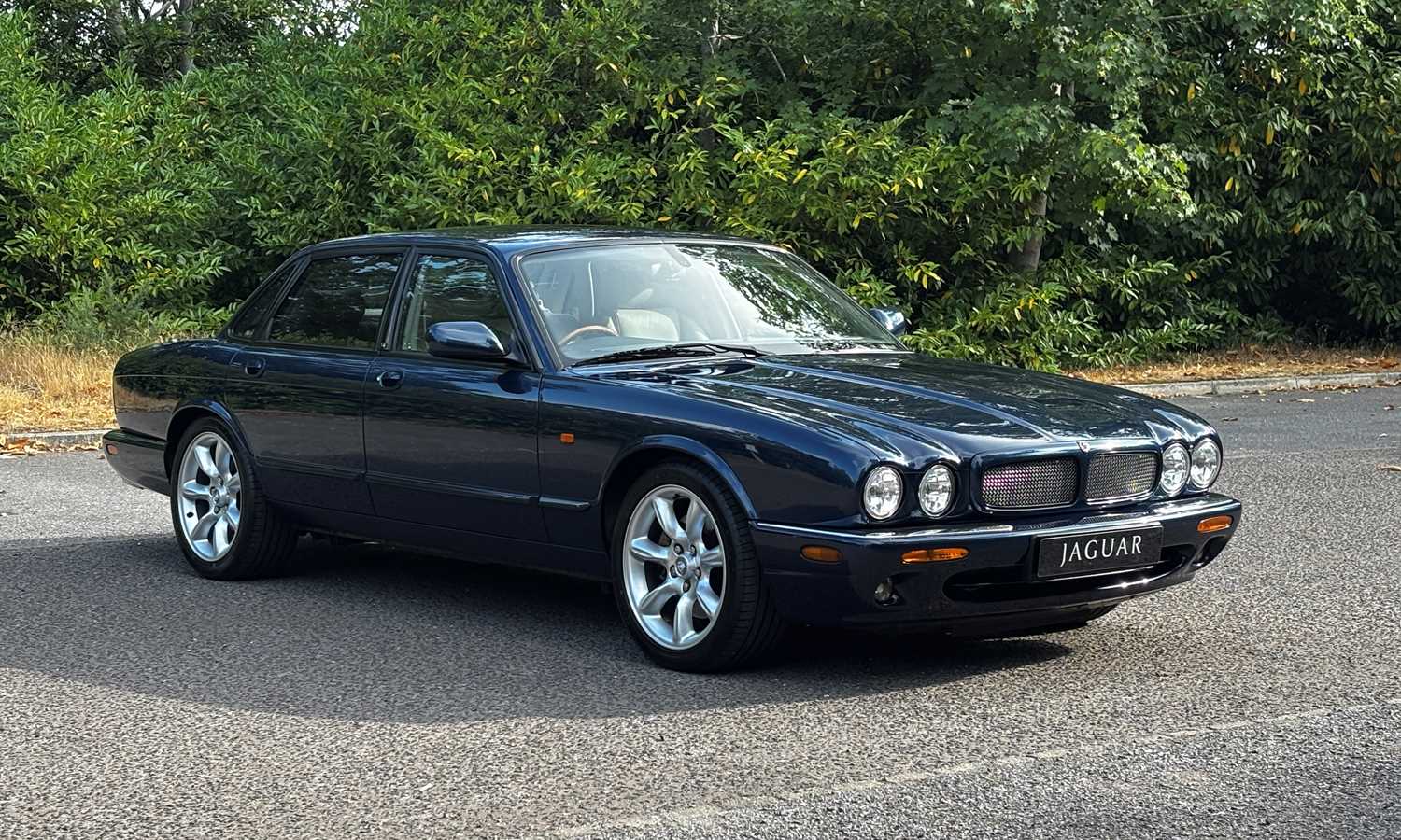 Lot 6 - 2000 Jaguar XJR X308