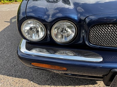 Lot 6 - 2000 Jaguar XJR X308