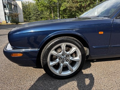 Lot 6 - 2000 Jaguar XJR X308