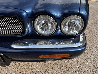 Lot 6 - 2000 Jaguar XJR X308