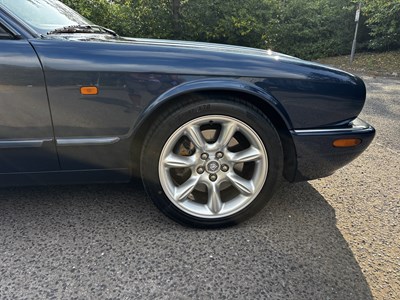 Lot 6 - 2000 Jaguar XJR X308