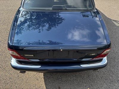 Lot 6 - 2000 Jaguar XJR X308